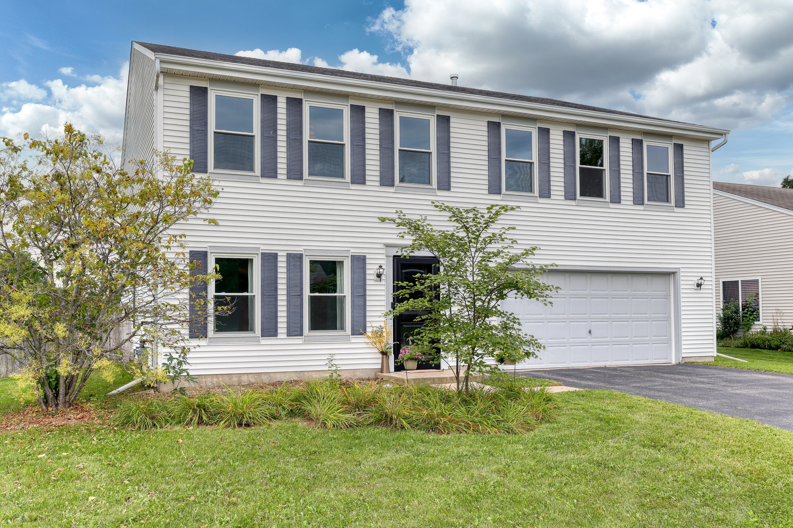 220 W Meadow Drive — photo