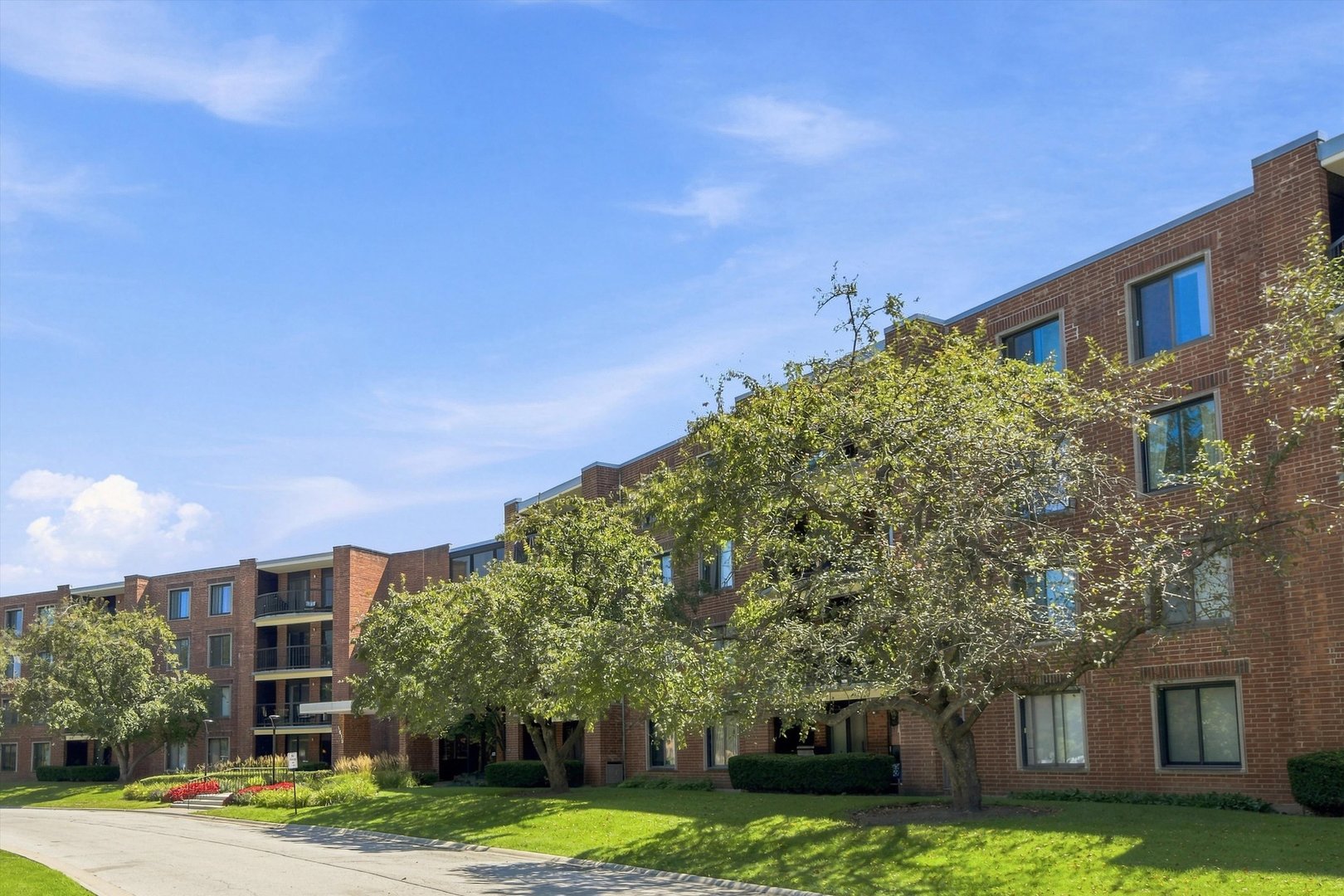 1415 E Central Road 319C — photo