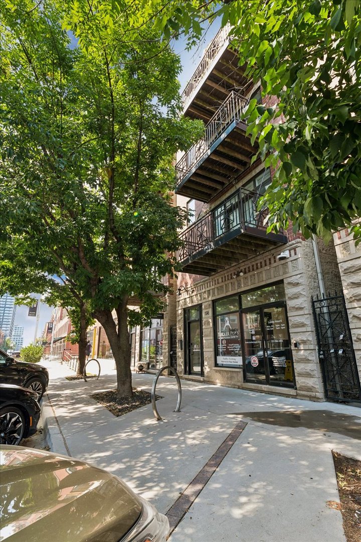 1046 W Fulton Market 3 — photo