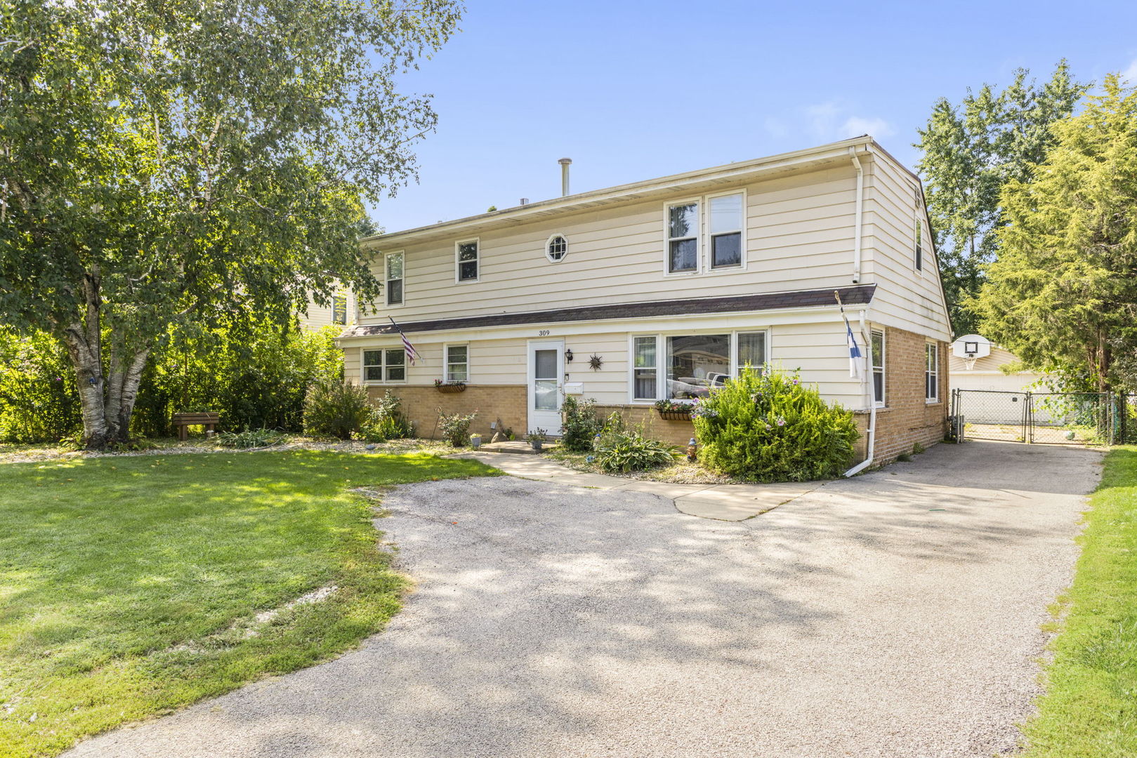 309 E Walnut Street — photo