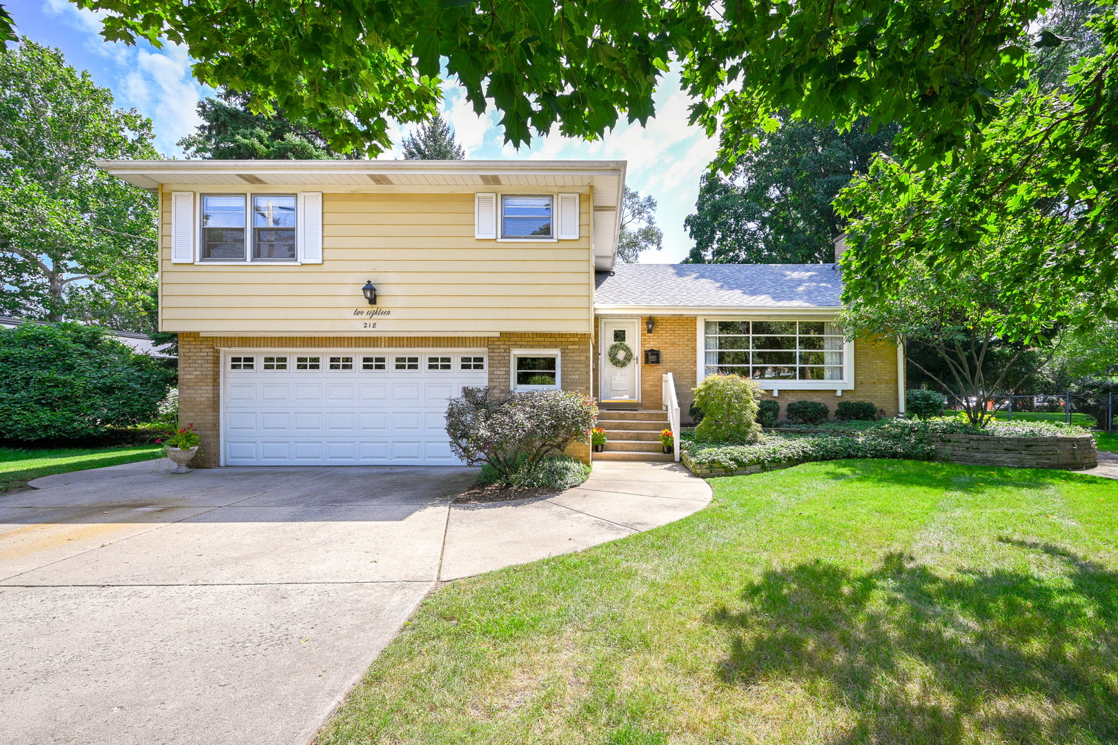 218 W Elm Street — photo