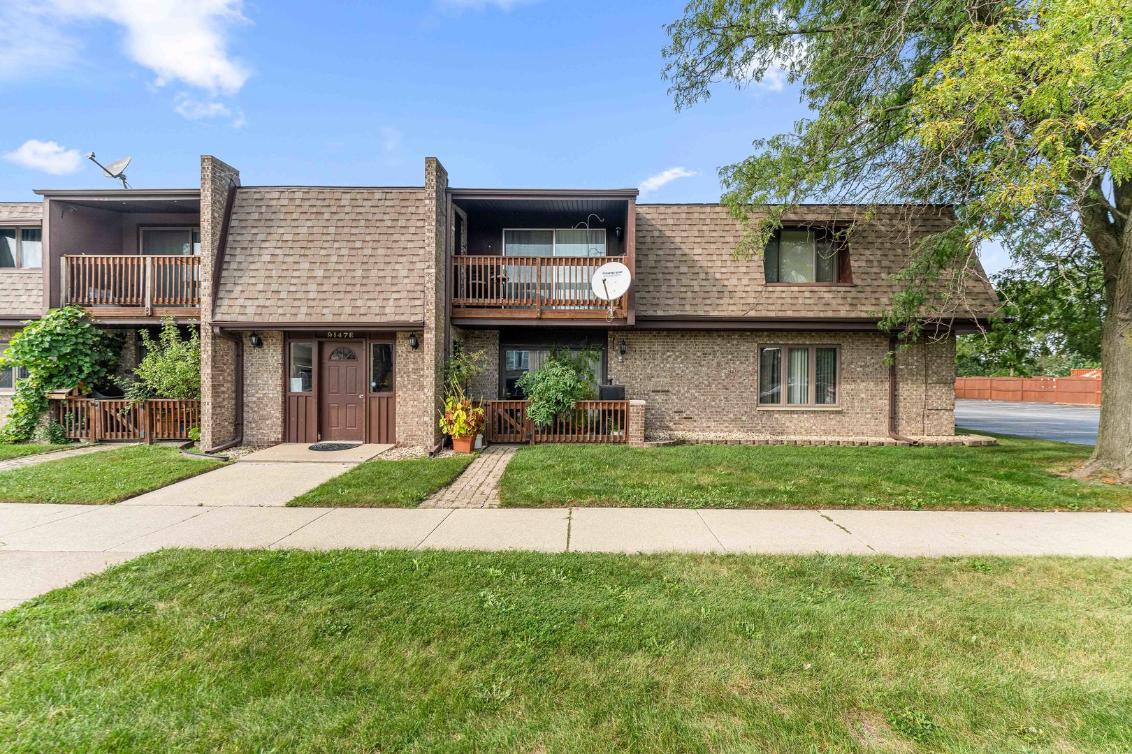 9147 S Roberts Road 205 — photo