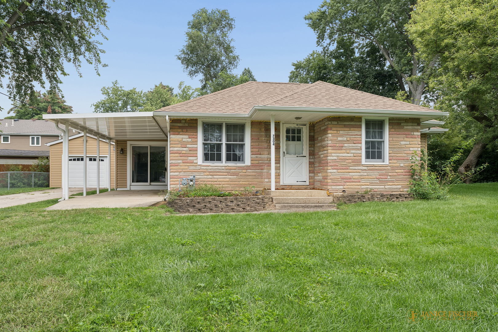 7304 Hiawatha Drive — photo