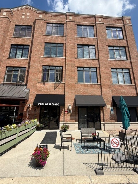 105 W Saint Charles Road 201 — photo