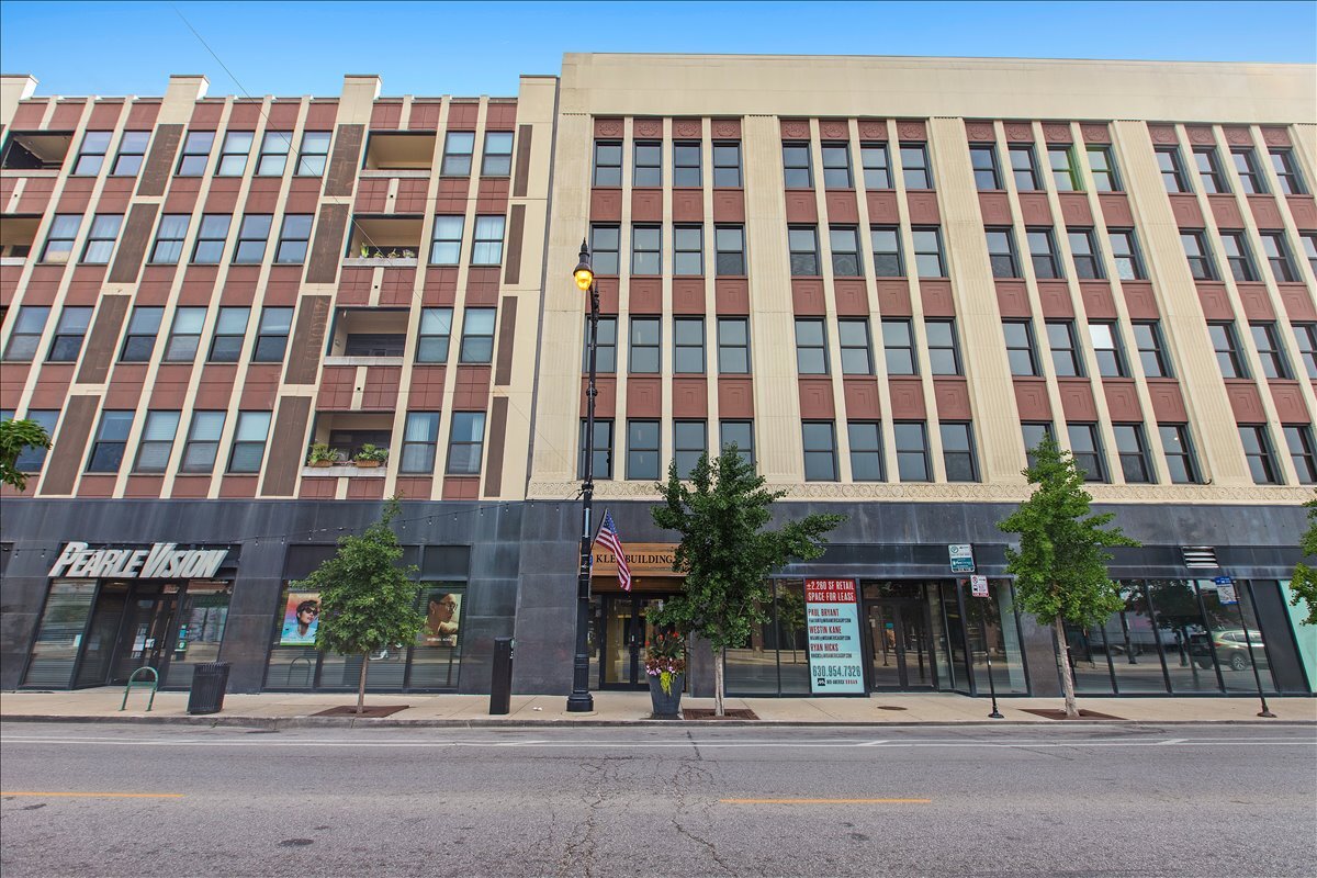 4015 N Milwaukee Avenue 416 — photo