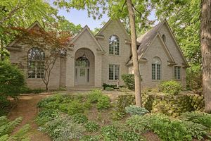 2708 Whiting Court — photo