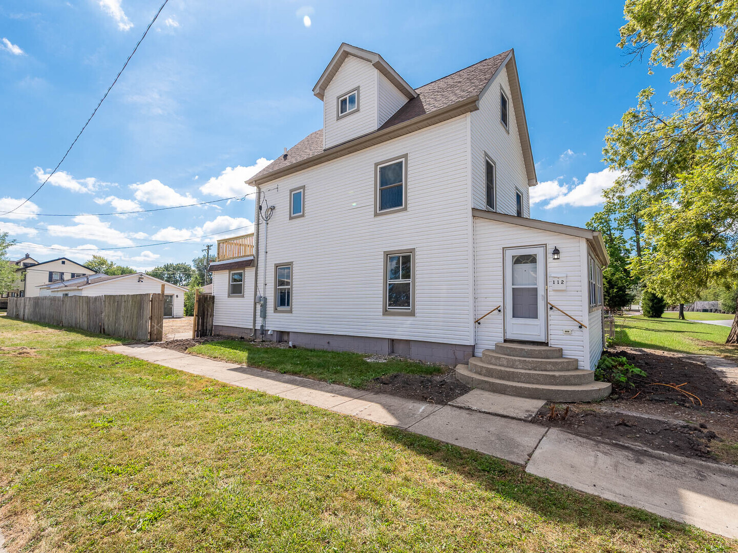 112 S Oak Street — photo
