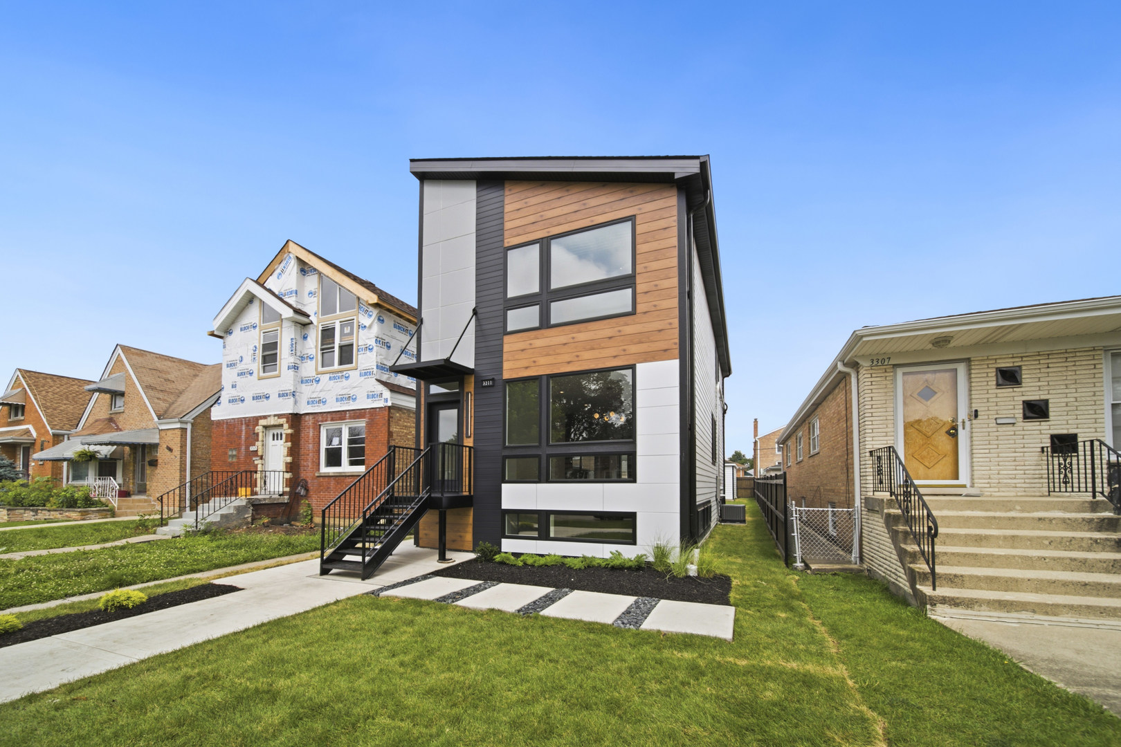3311 N Ozark Avenue — photo