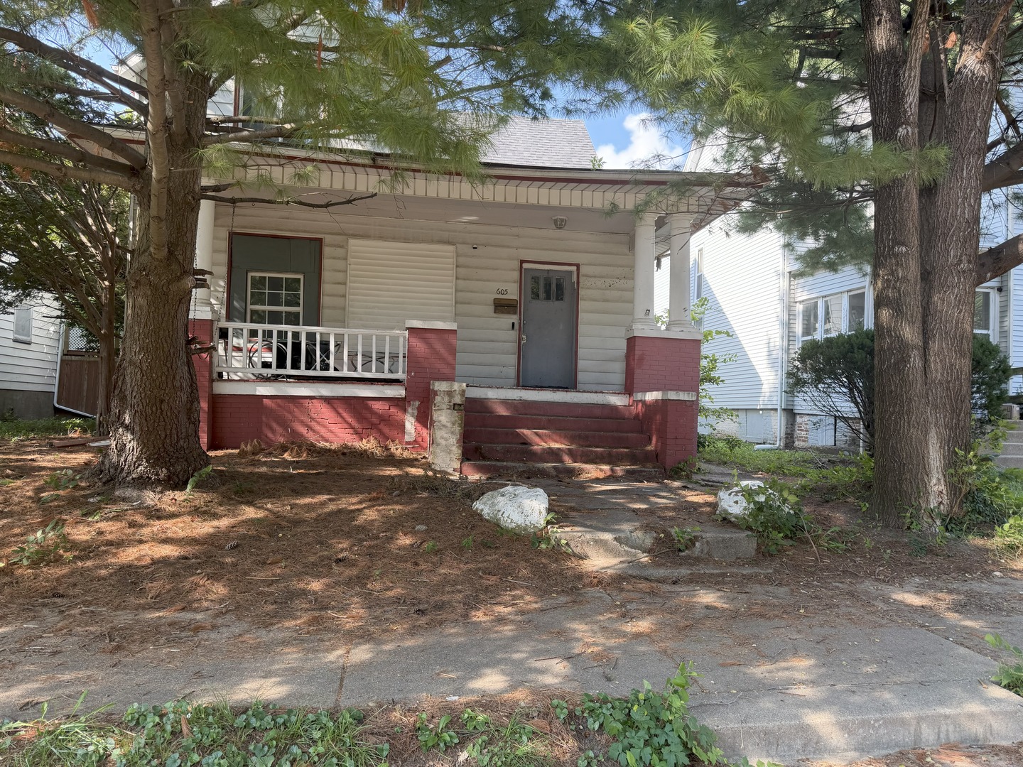 605 W Armstrong Avenue — photo