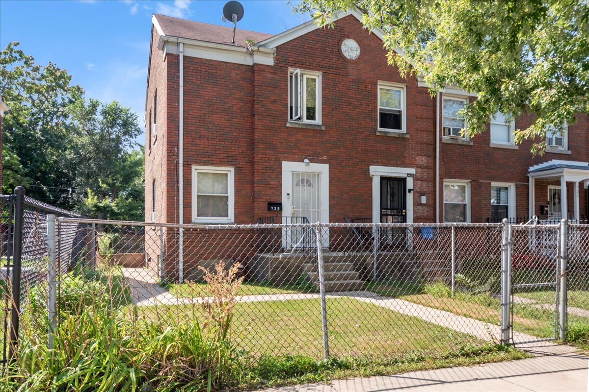 735 E 105th Place — photo