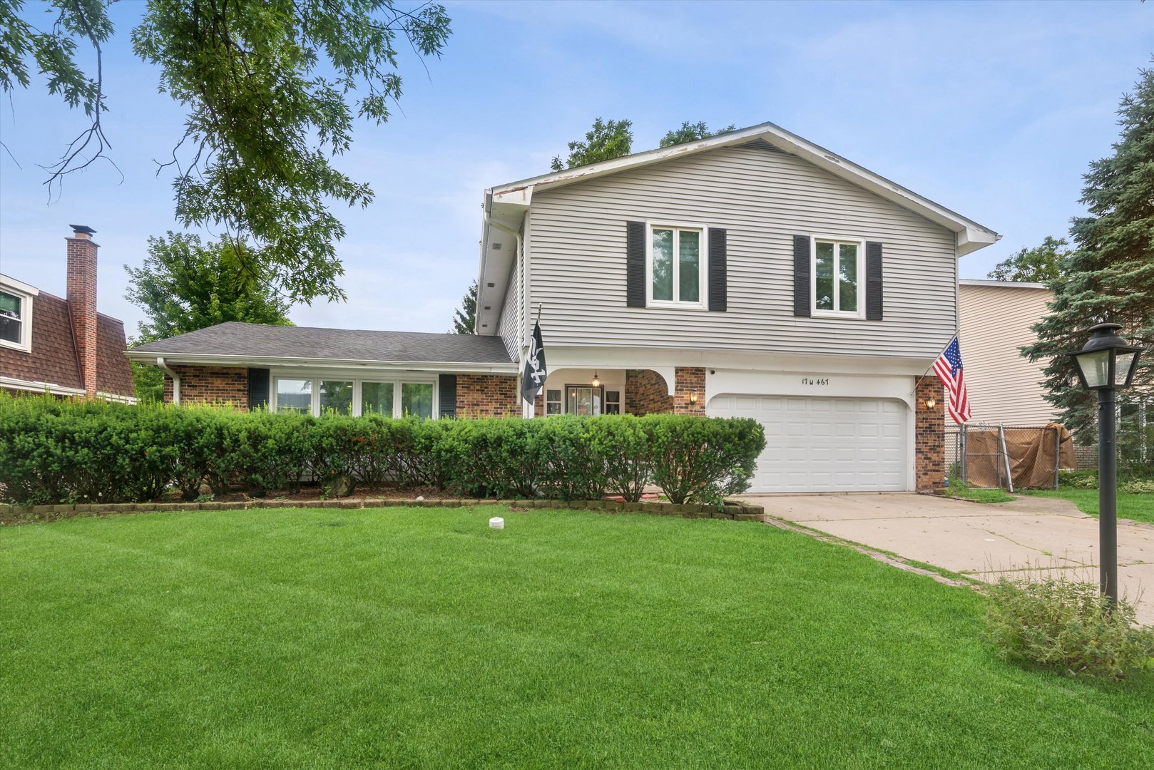 17W467 Portsmouth Drive — photo