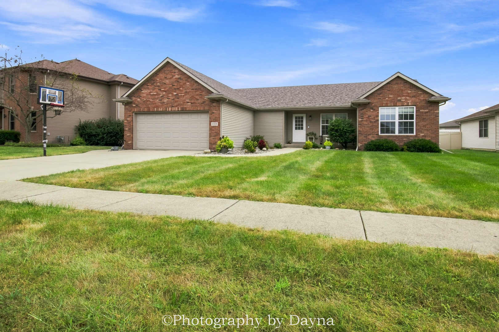 1725 Hunters Run Drive — photo