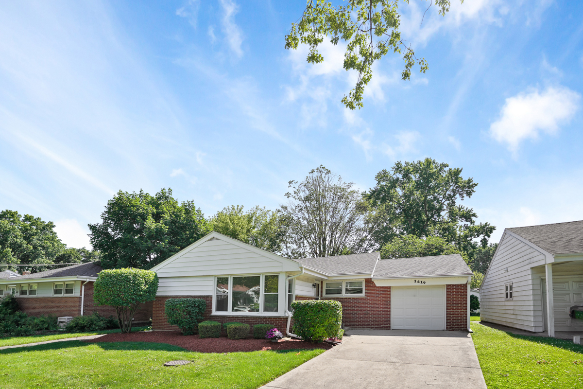 1419 W Saint James Place — photo