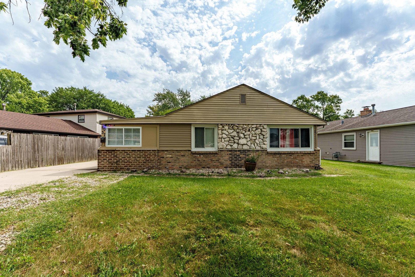 5037 Elm Circle Drive — photo
