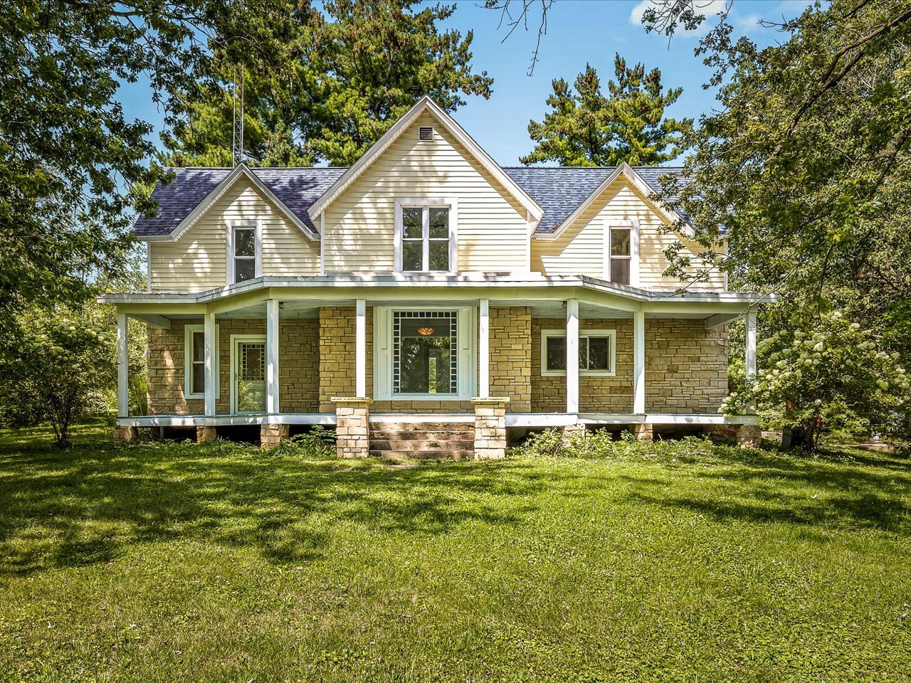 1112 W Saint James Road — photo