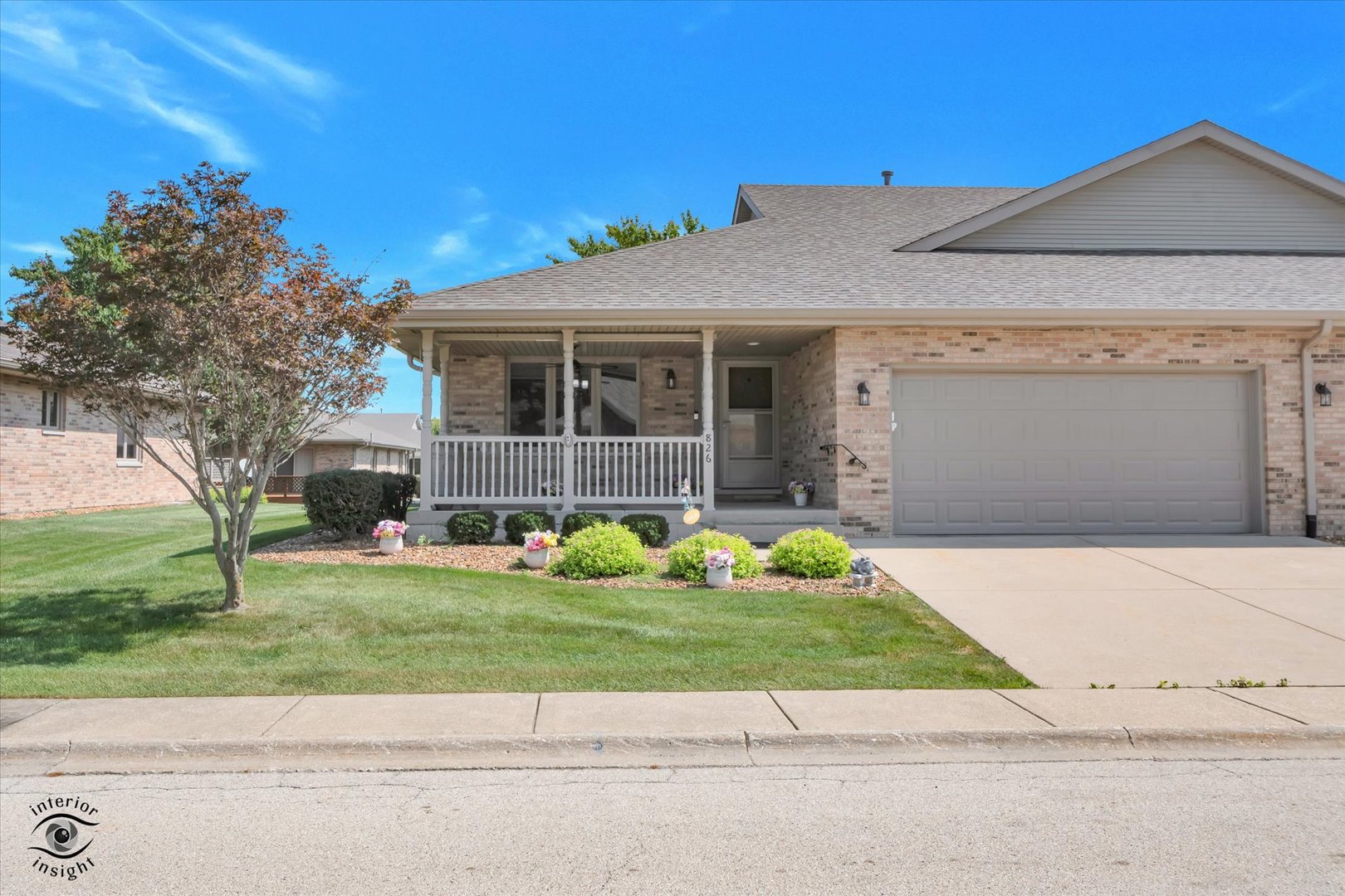 826 Deerpath Lane — photo