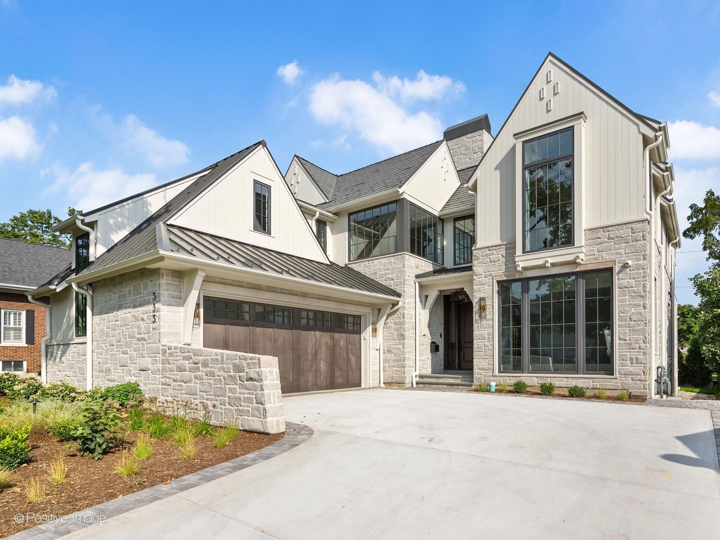 333 W Benton Avenue — photo