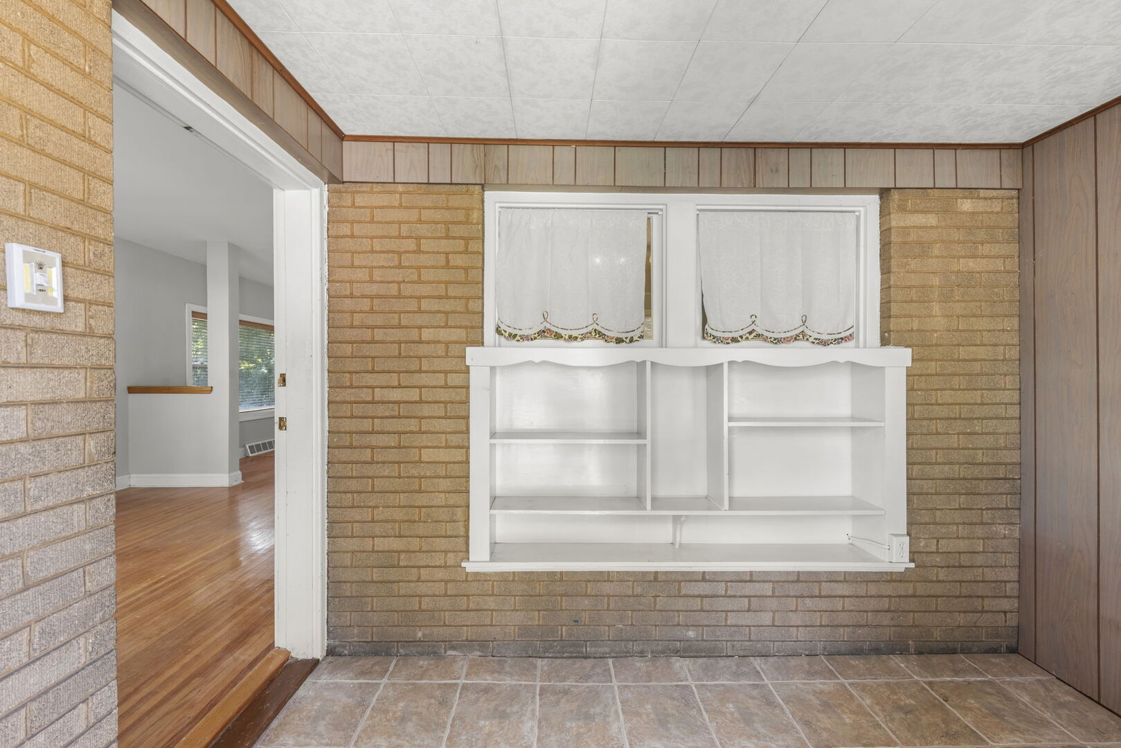 329 E 5th Street, Lockport, IL 60441 — photo 2