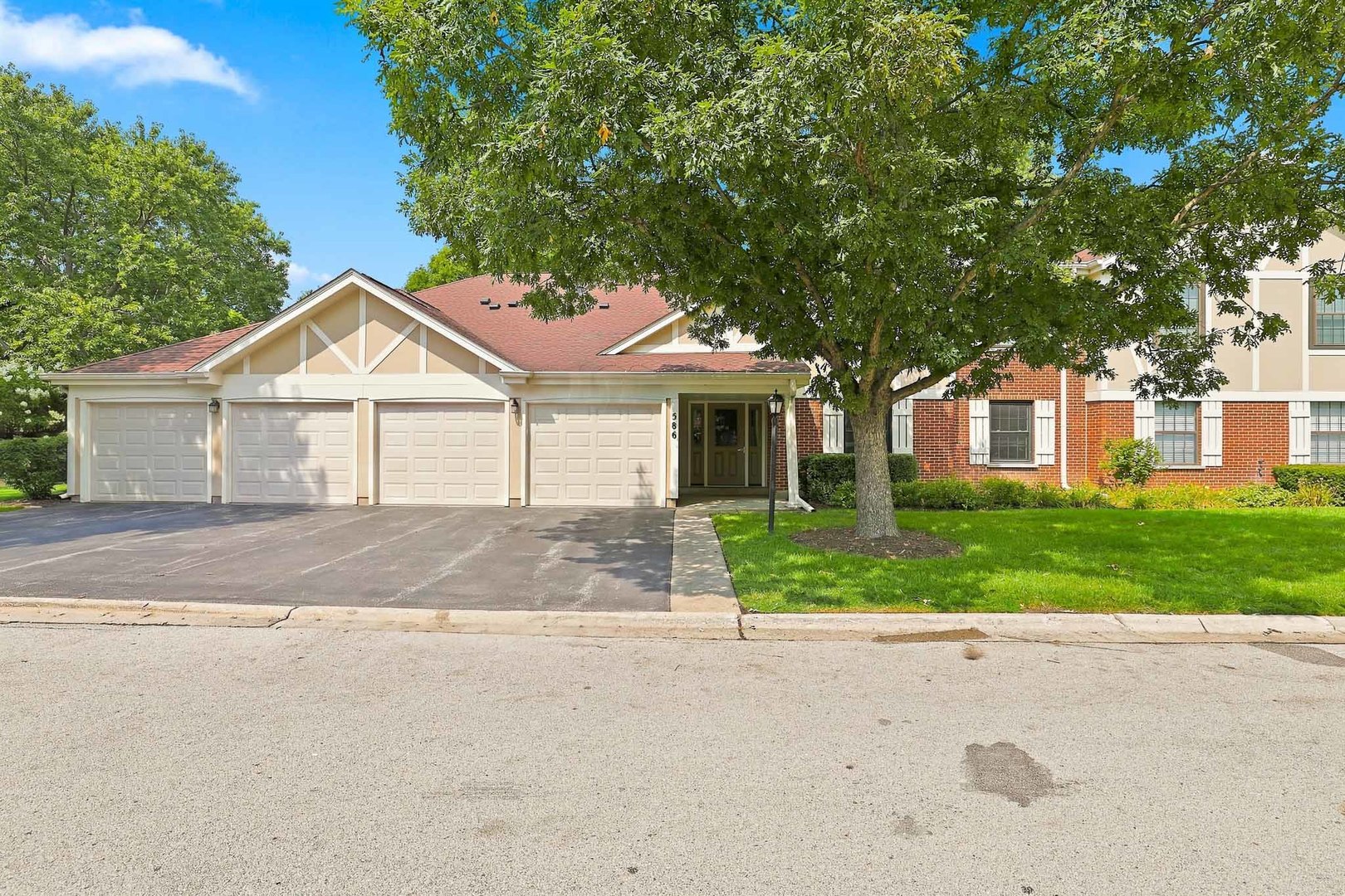 586 Williamsburg Court a1 — photo