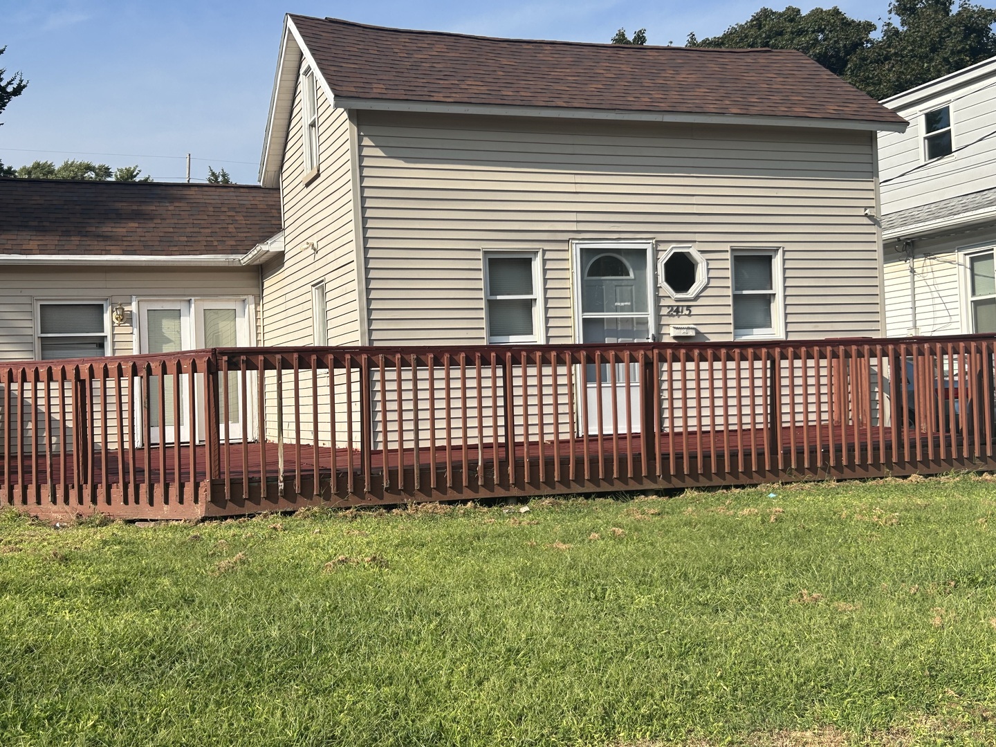 2415 Main Street — photo