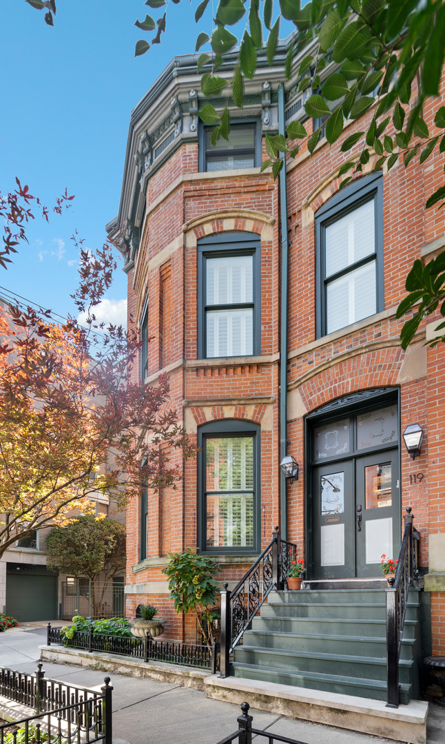 119 W Delaware Place — photo