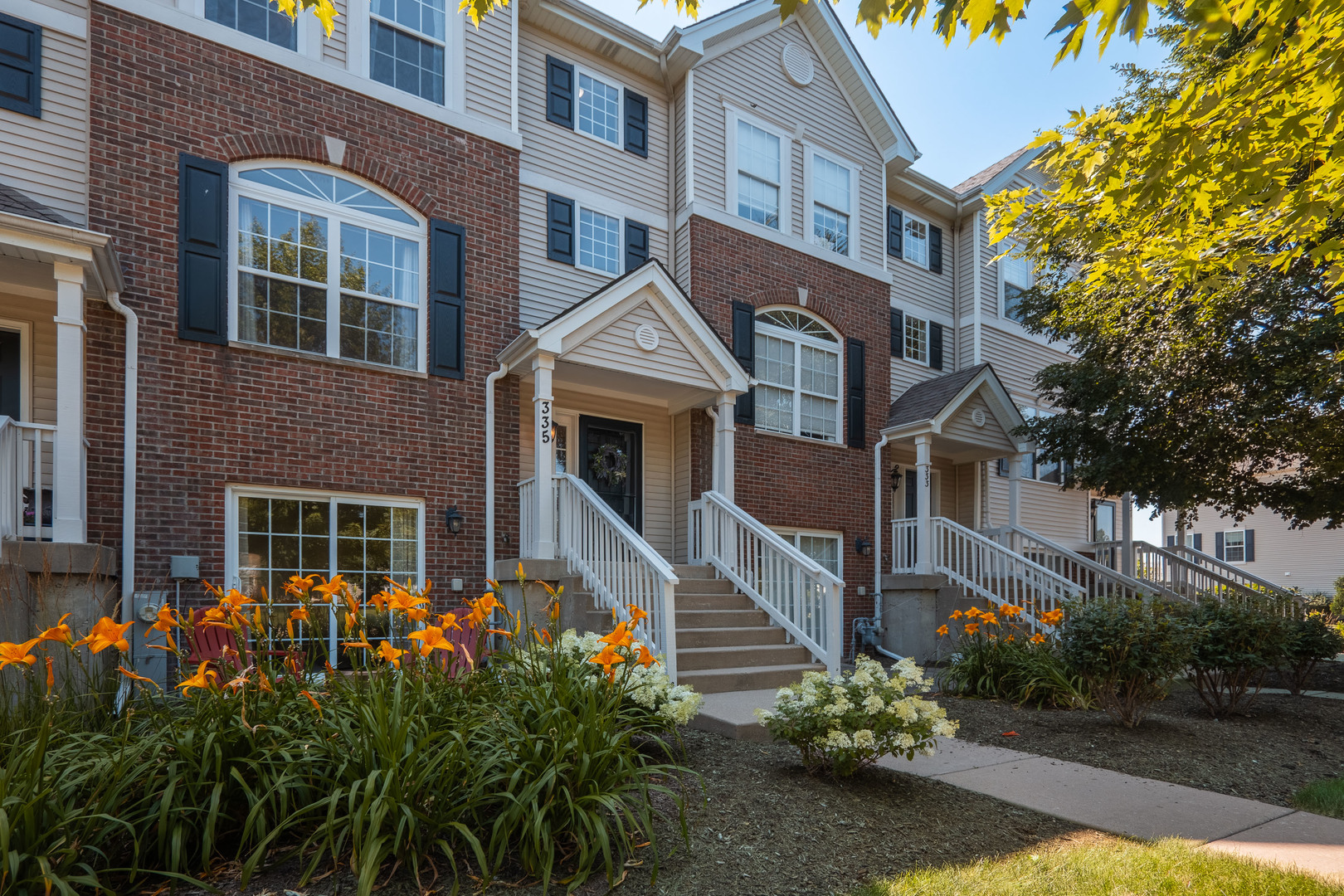335 Lakeshore Drive — photo