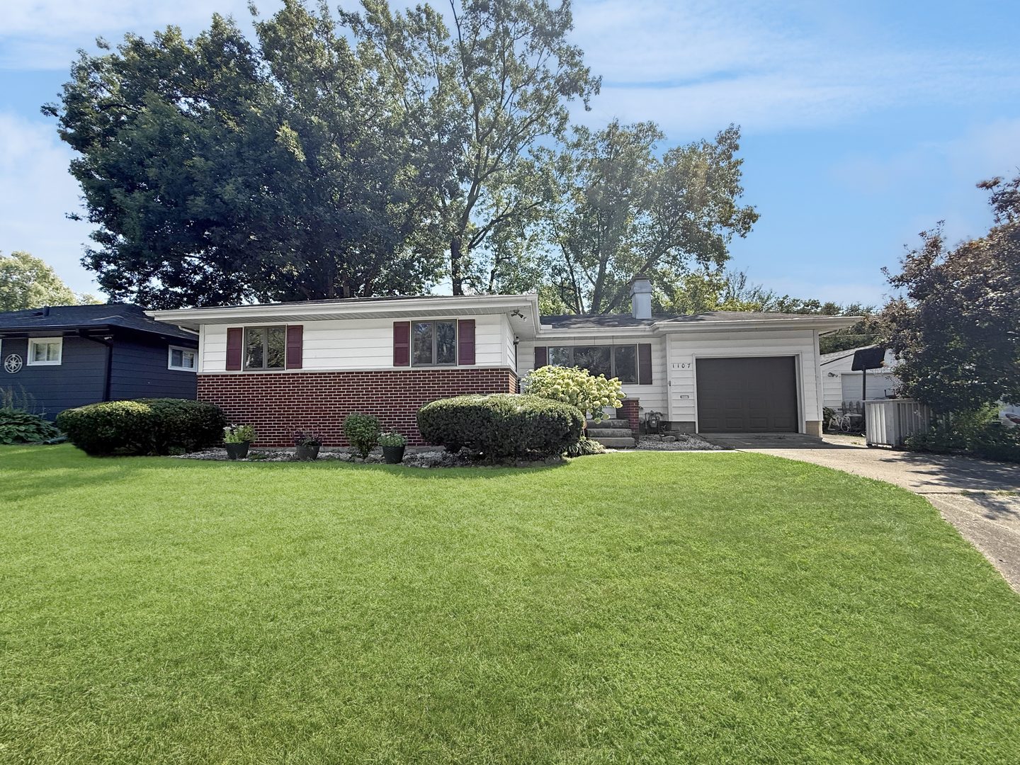 1107 E Fairlawn Drive — photo