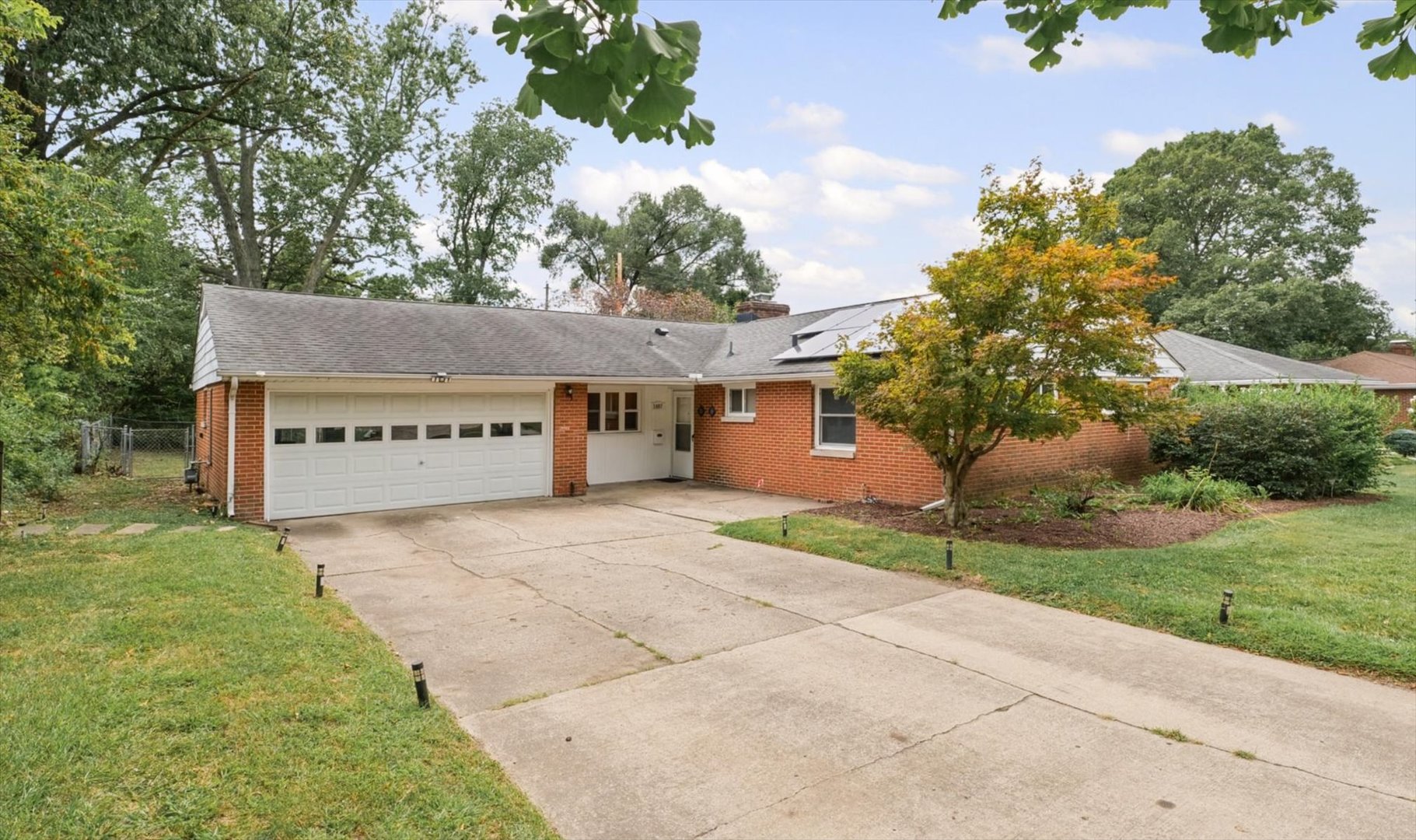 1407 W John Street — photo