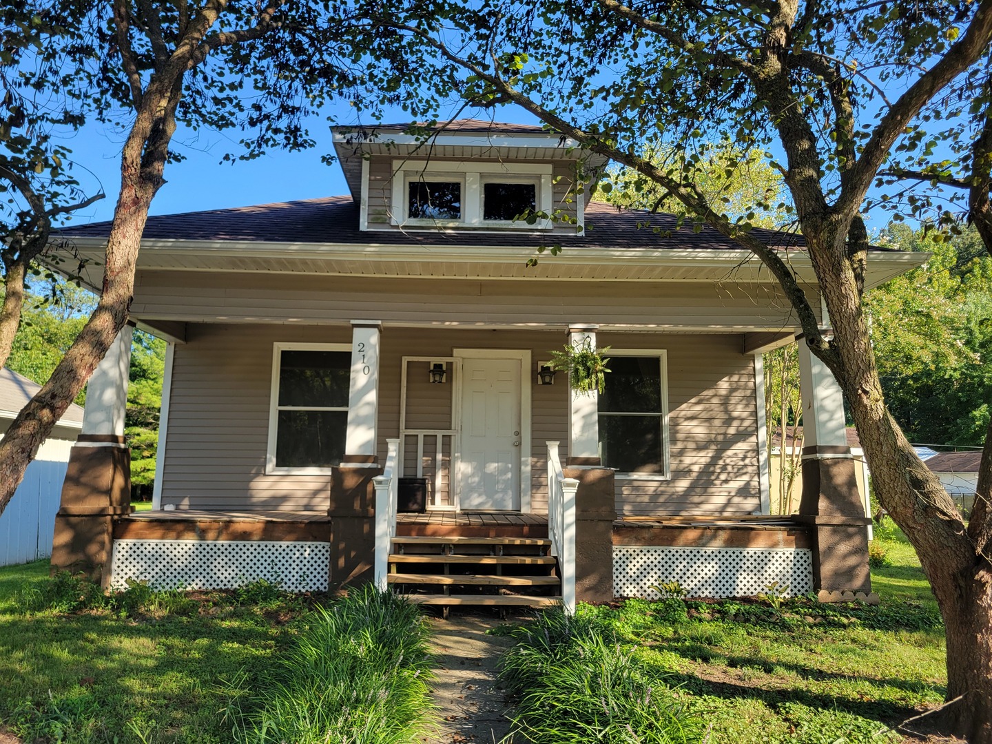 210 SE Front Street — photo