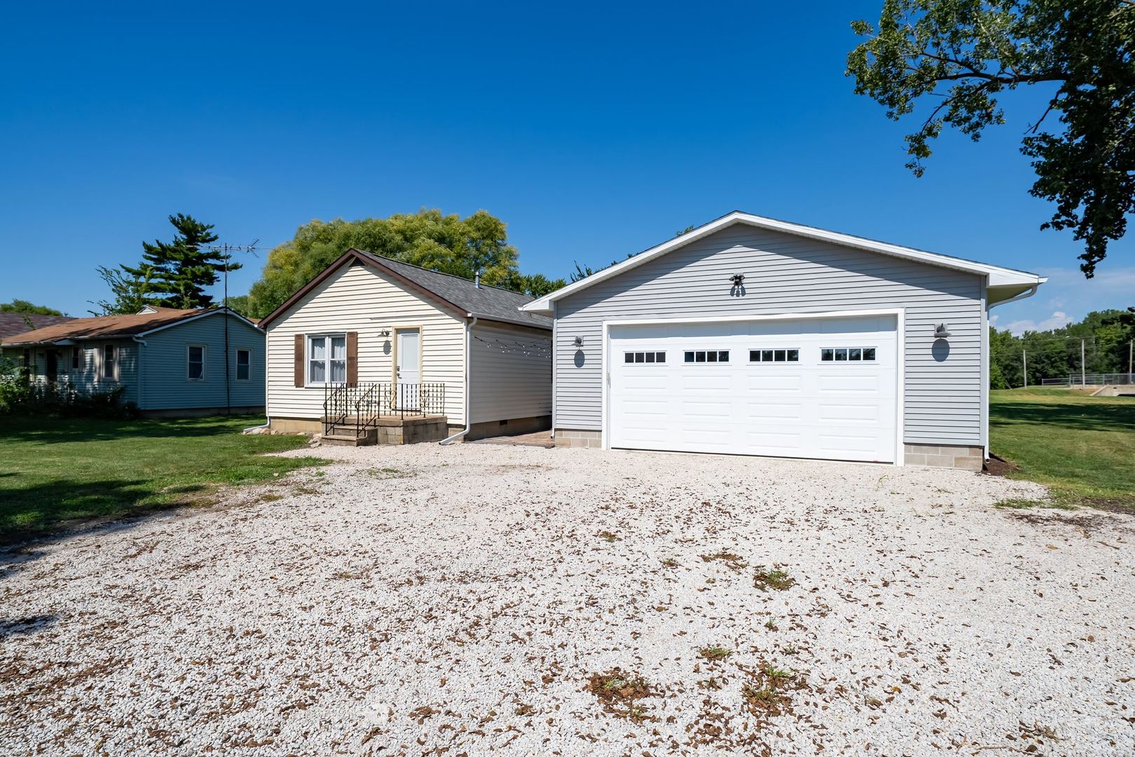 327 E John Street, Forrest, IL 61741 — photo 3