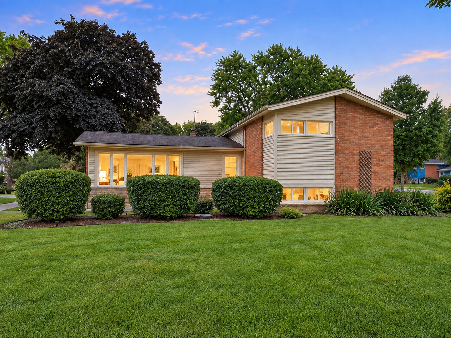 274 W Pleasant Hill Boulevard — photo