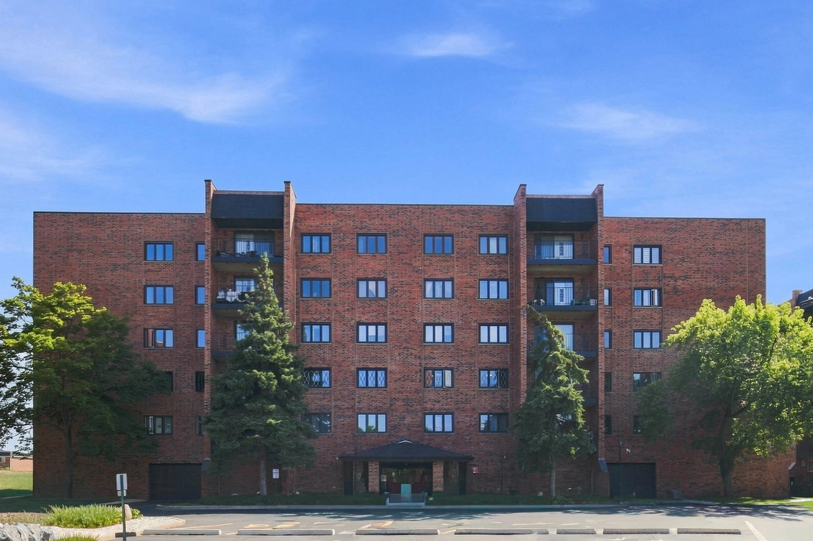 9357 Landings Lane 401 — photo