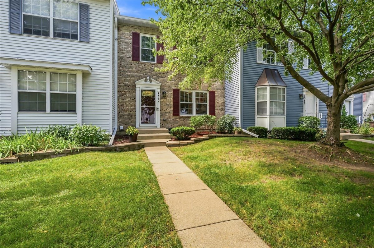 1342 Arlington Court — photo