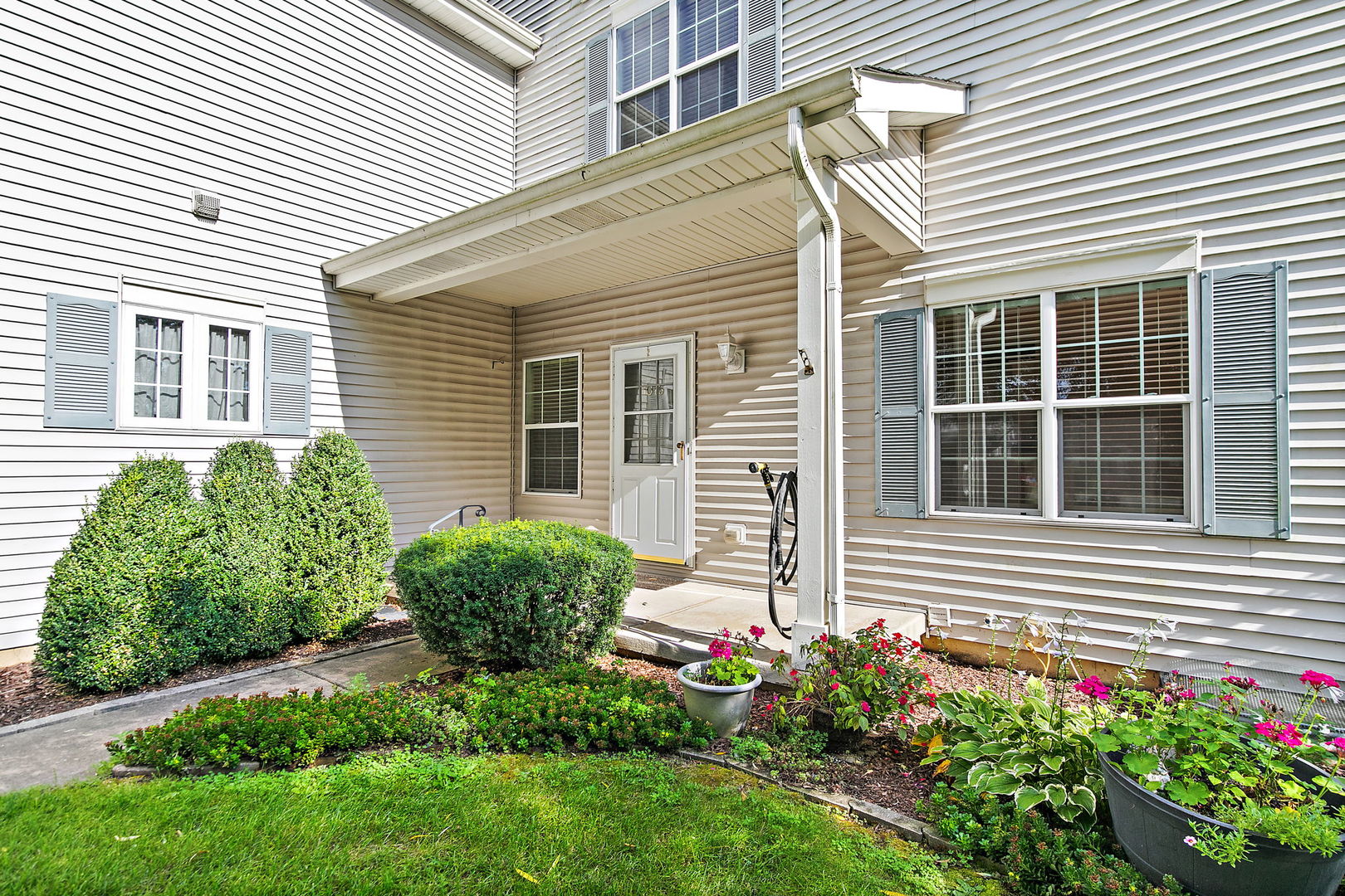 1075 Castleshire Drive 1075 — photo