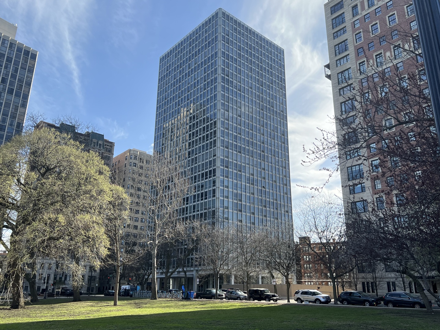 2400 N Lakeview Avenue 602 — photo