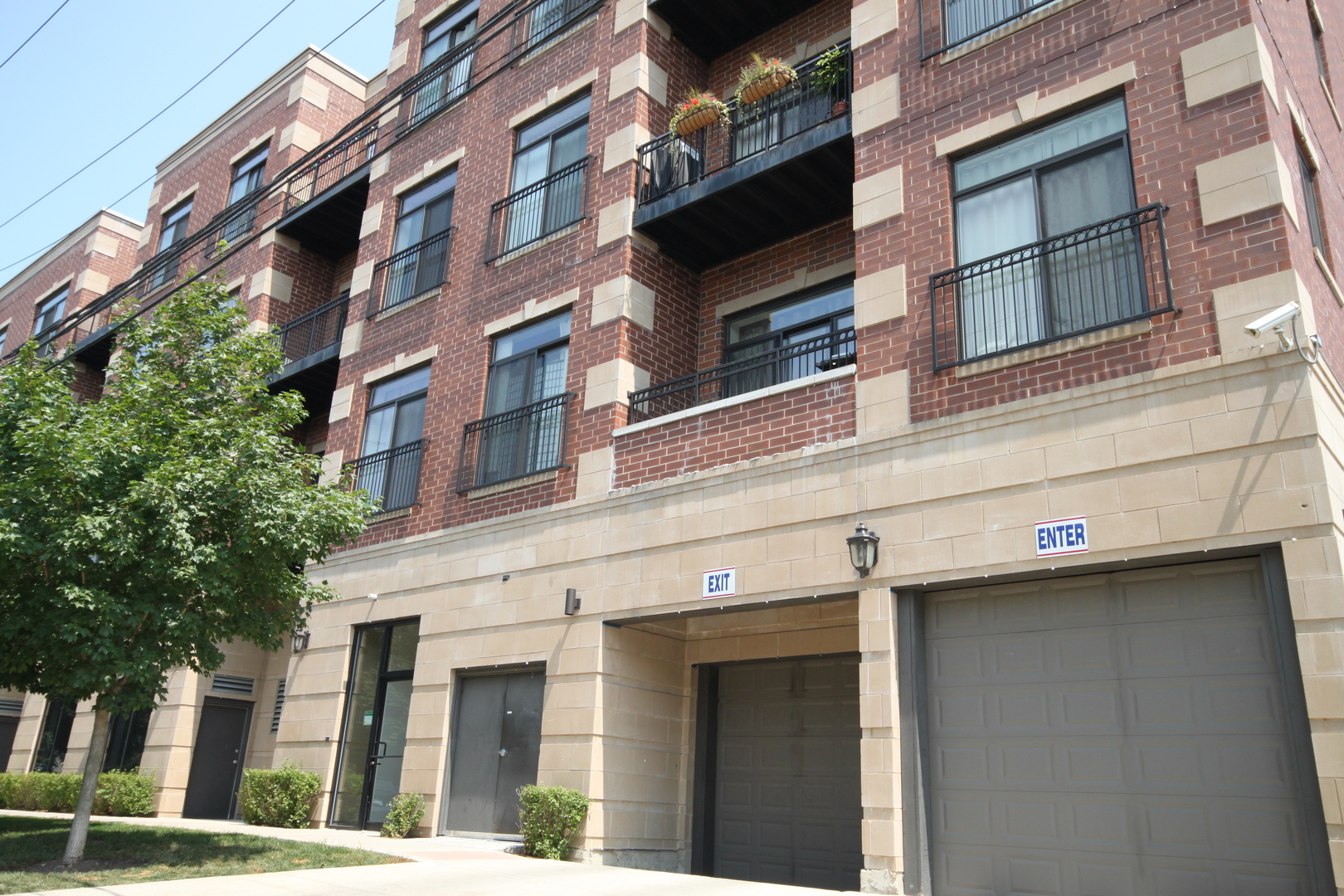 4651 N Greenview Avenue Unit 410 — photo