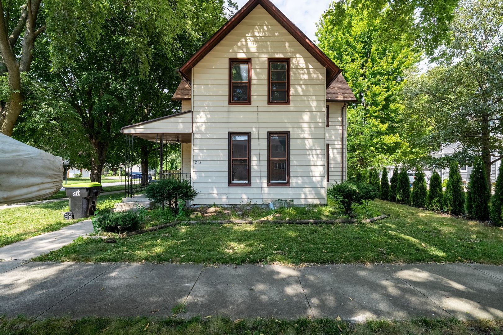 212 W Maple Street — photo