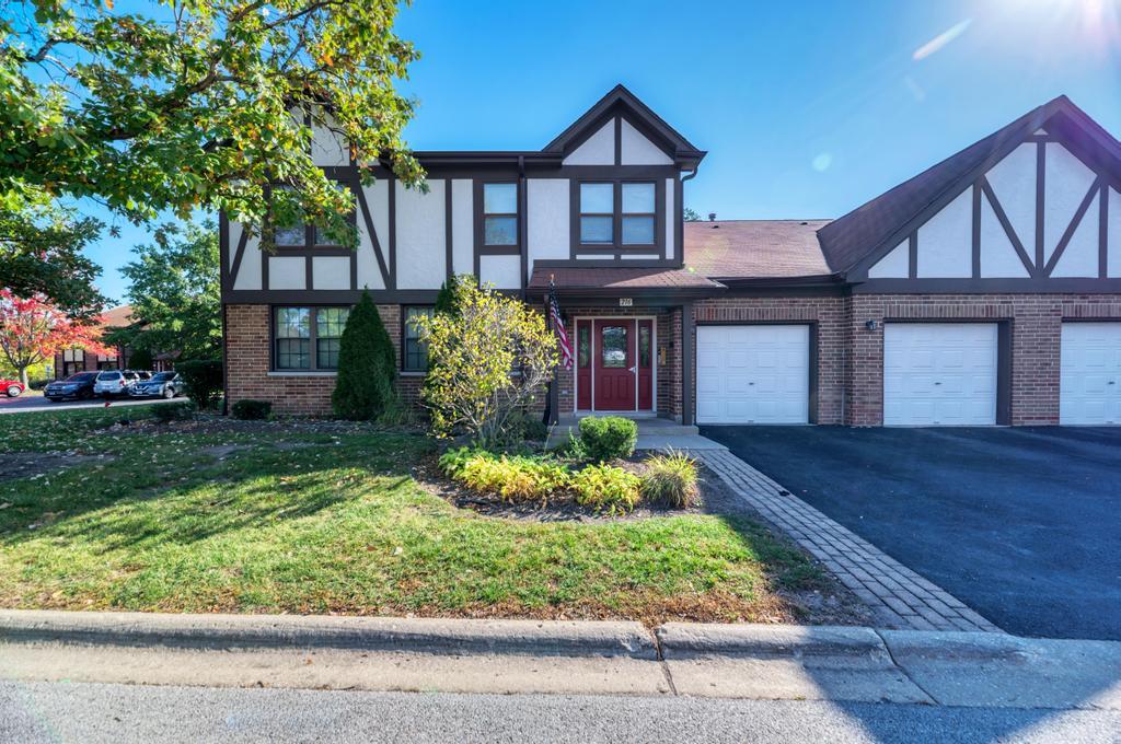 216 Stoneybrook Lane Unit 2D — photo