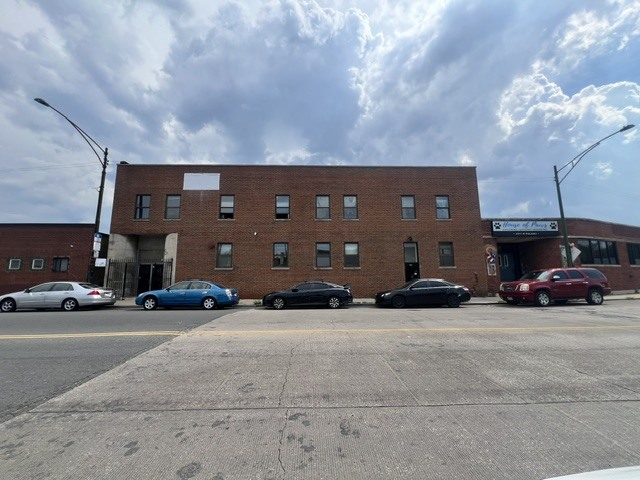 Home in Chicago, IL 60639 — photo 2