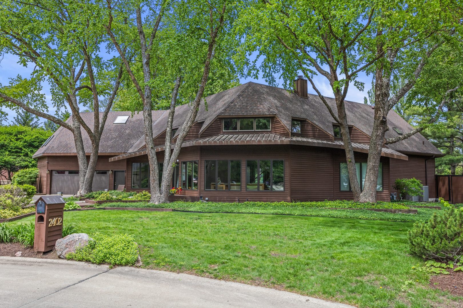 2402 N Nottingham Court — photo