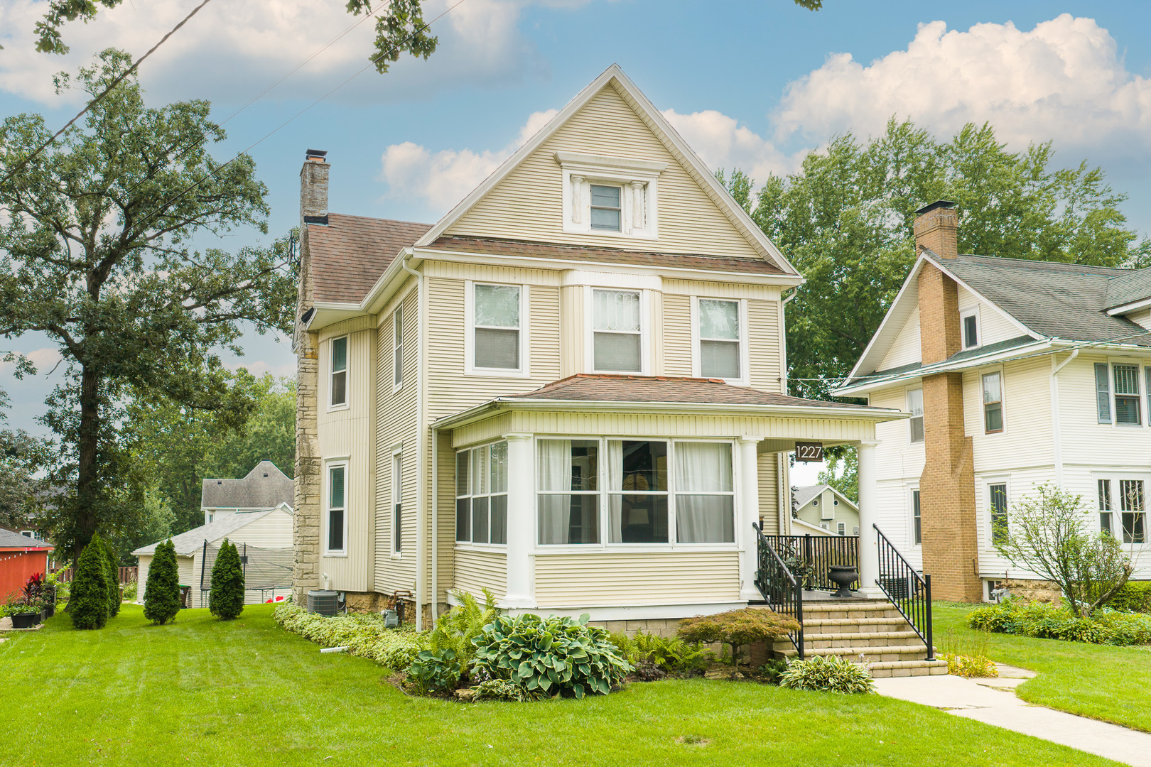 1227 W Stephenson Street — photo