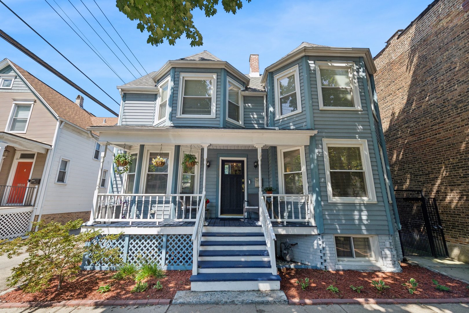 1610 W Carmen Avenue — photo