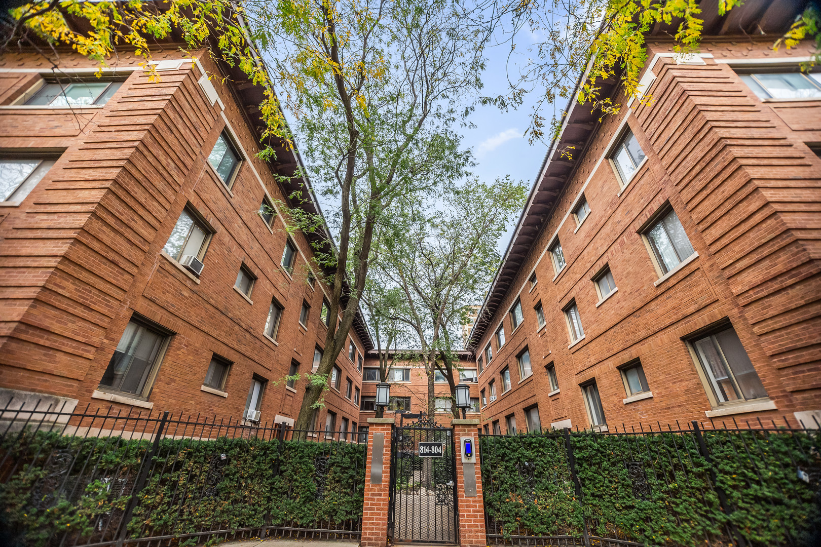 810 W Lakeside Place Unit 107 — photo