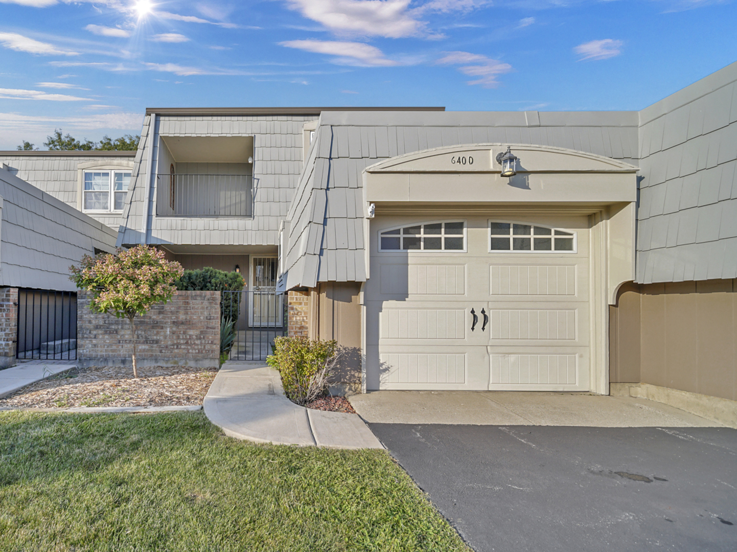 640 Burgundy Court D — photo