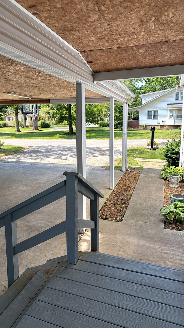 200 E Blake Street, Benton, IL 62812 — photo 3