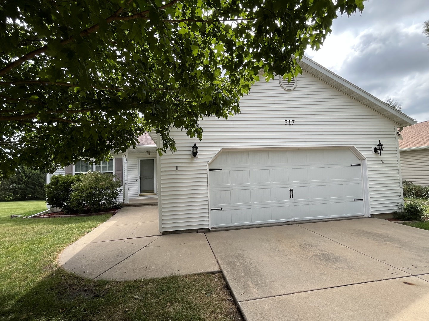 517 E Division Street — photo