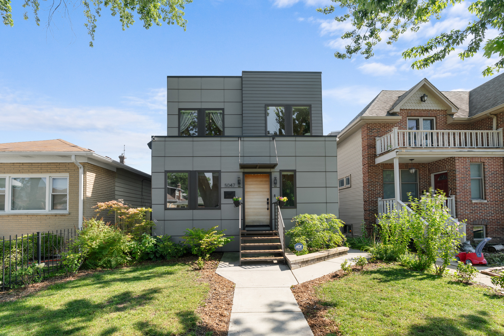 5047 W Winnemac Avenue — photo