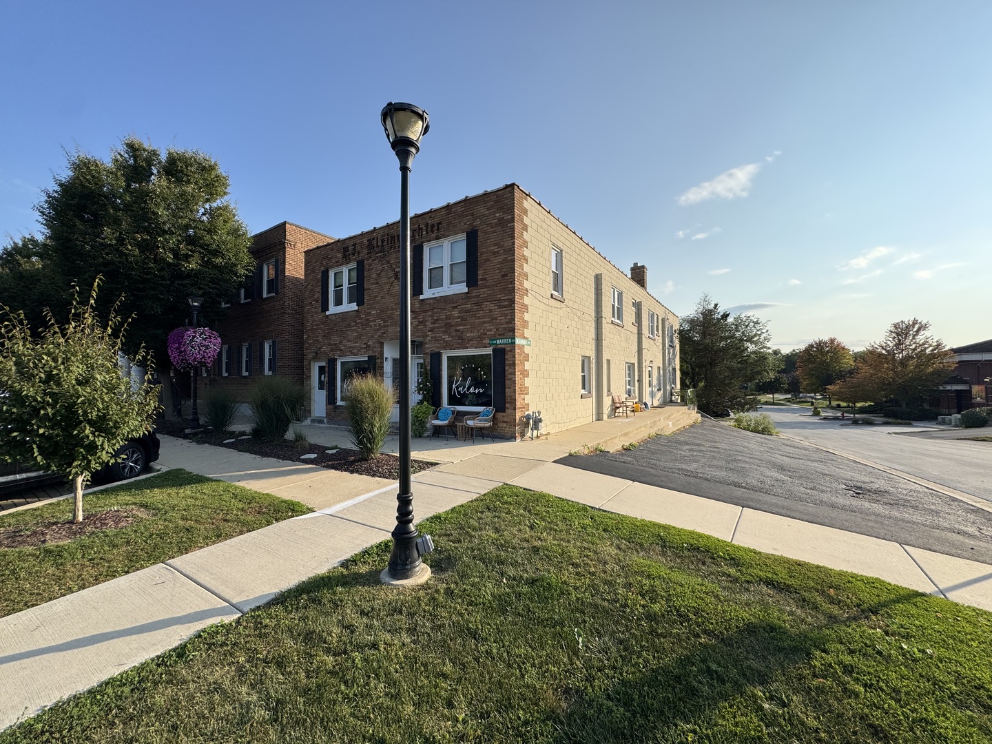 3S230 Warren Avenue 4 — photo