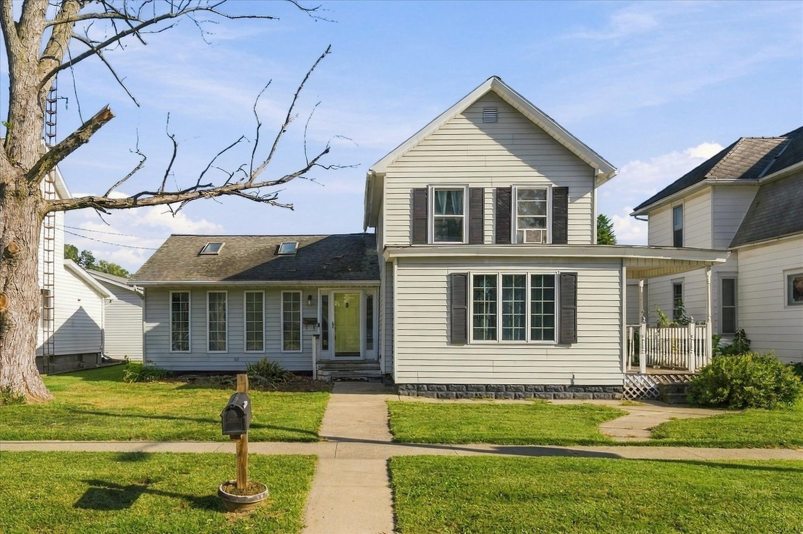 122 W Main Street — photo