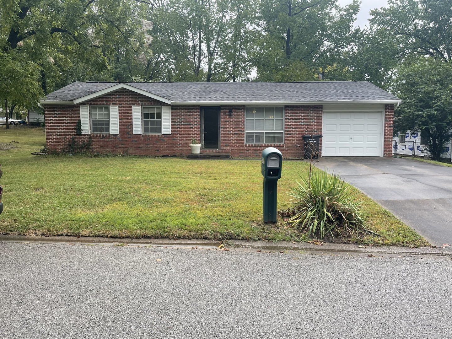 1007 W Laurel Street — photo